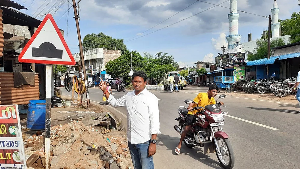 லோக்கல் போஸ்ட்