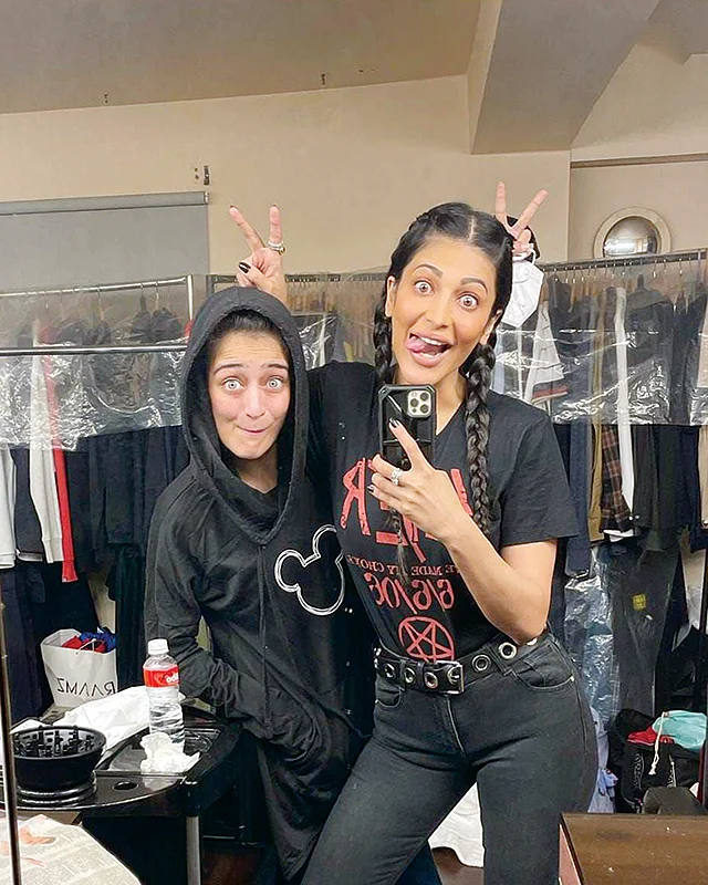 Shruti Haasan - சேட்டை பிடிச்ச சிஸ்டர்ஸ்!