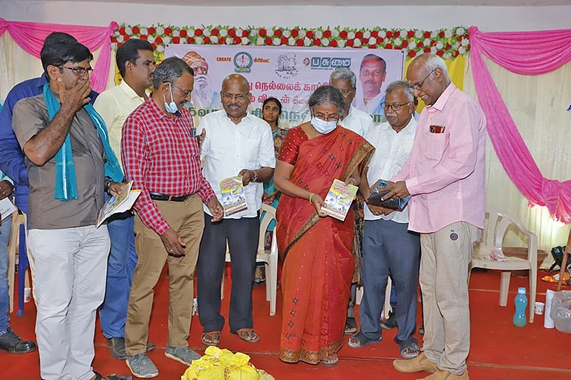 விழாவில்