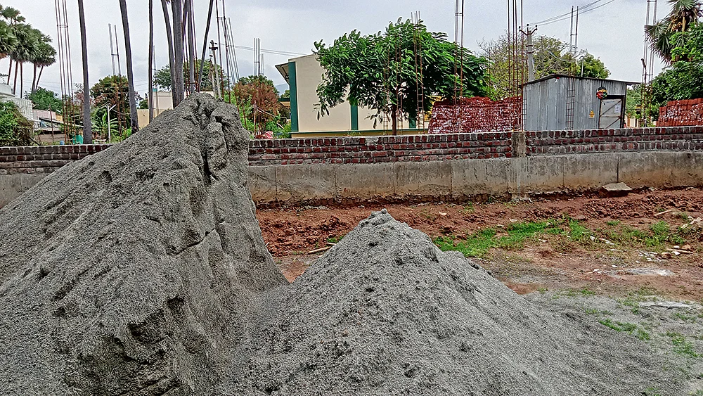 பொலபொலவென உதிரும் கட்டடங்கள்! - தரமற்ற எம் சாண்ட் காரணமா?