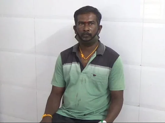`கடன் கட்ட முடியவில்லை' - மன உளைச்சலில் நாக்கை அறுத்துக்கொண்ட மேஸ்திரி!