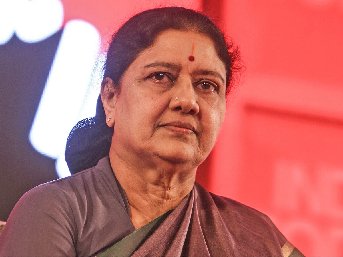 சசிகலா தொடர்புடைய 2,000 கோடி ரூபாய் சொத்துகள் முடக்கம்! அடுத்தது என்ன?