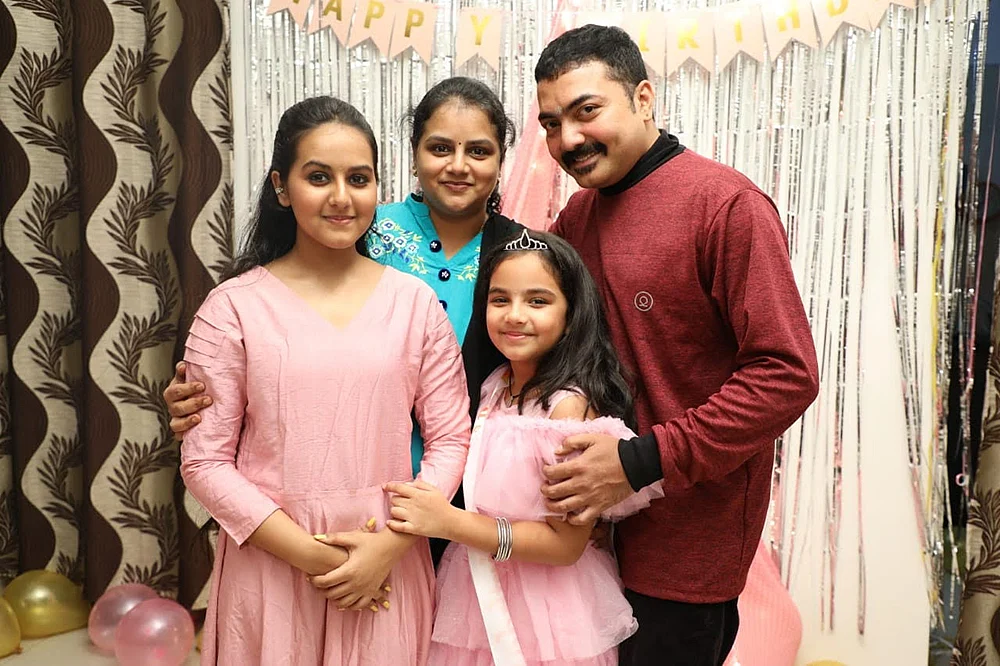 விகடன் TV: “நாங்க சீரியல் குடும்பம்!”