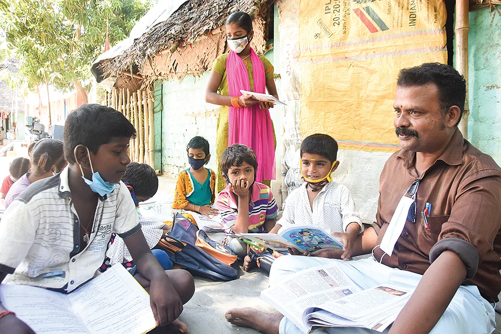 ஆசிரியர் மனோகர்