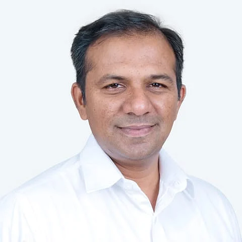 மருத்துவர் ராமகிருஷ்ணன்.