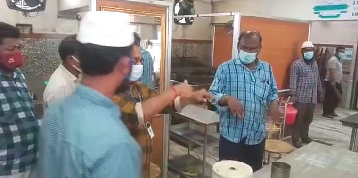 ஹோட்டலில் ஆய்வுசெய்த உணவுப் பாதுகாப்புத்துறை அதிகாரிகள்