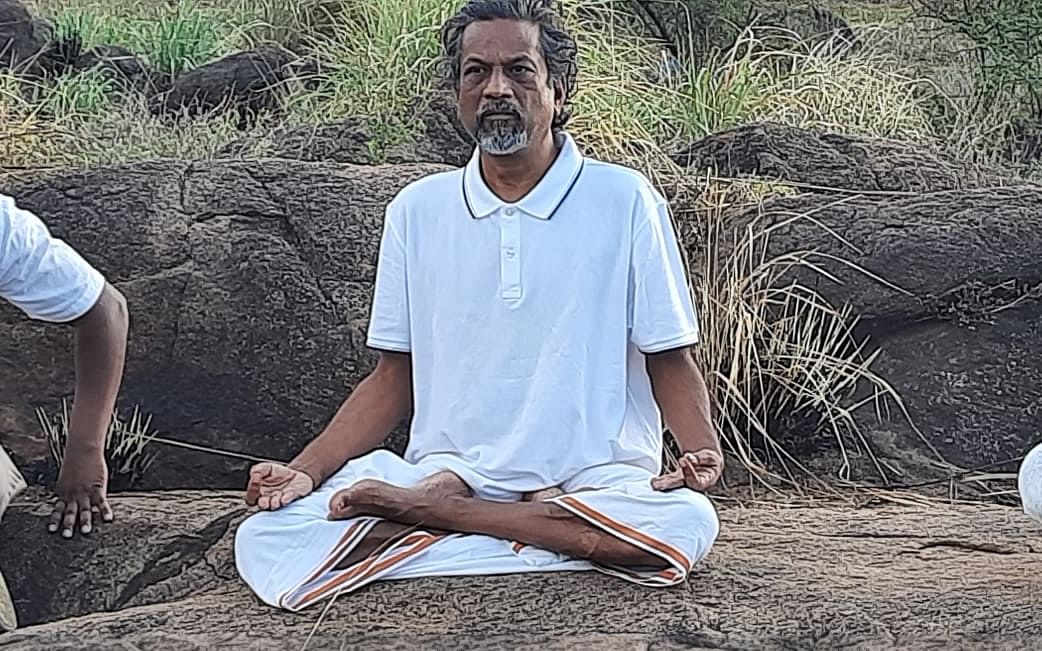 ரஜினிக்கு இமயமலை; ஶ்ரீதர் வேம்புவுக்குப் பொதிகை மலை; ஜோஹோ சி.இ.ஓ-வின் மறுபக்கம்!