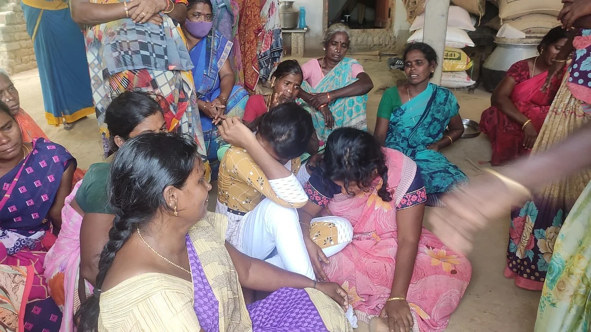 கதறி அழும் உறவினர்கள்