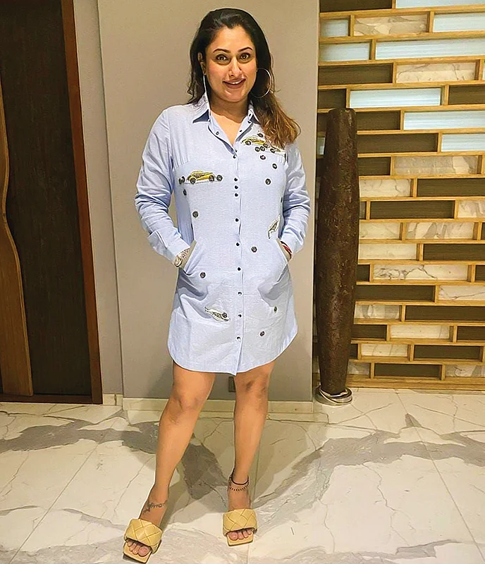 Malavika: திரும்ப வந்துட்டேன்னு சொல்லு!
