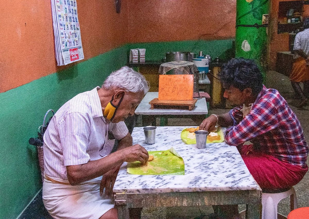 வெங்கடேச பவன் வாடிக்கையாளர்கள்