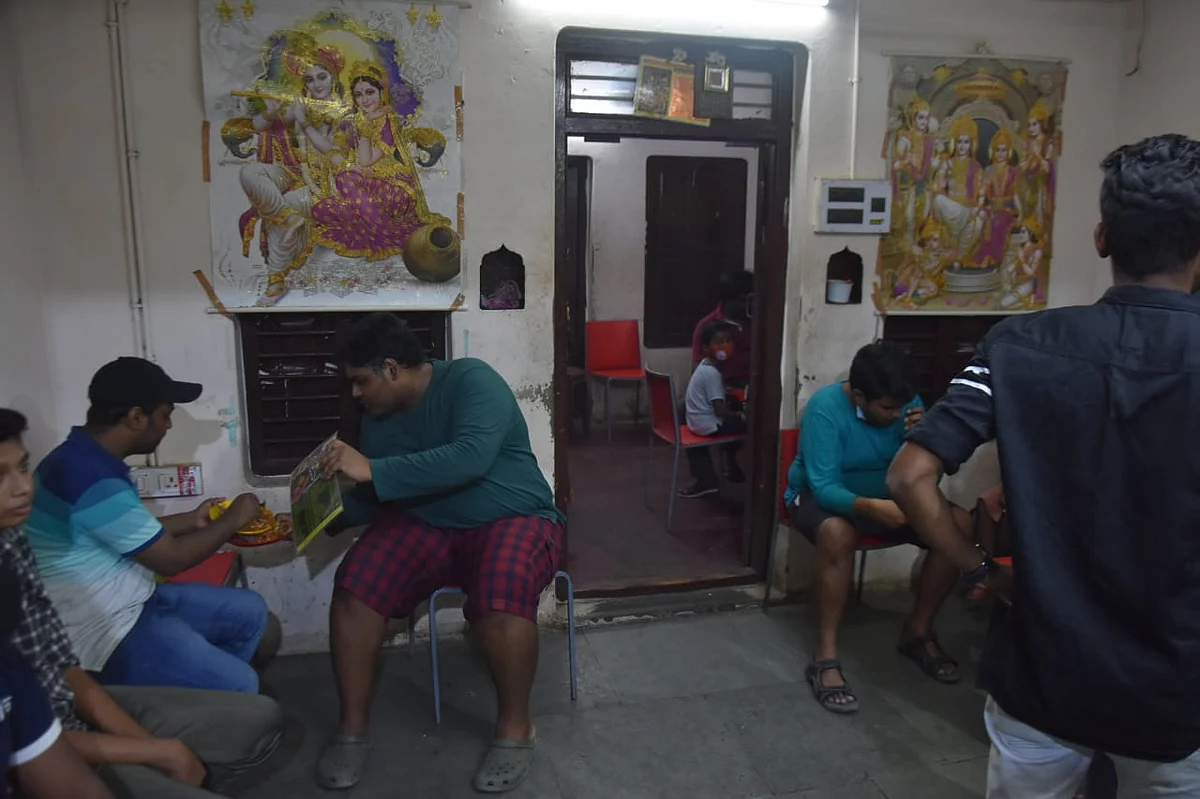 சேட் ஜி சாட் கடை வாடிக்கையாளர்கள்