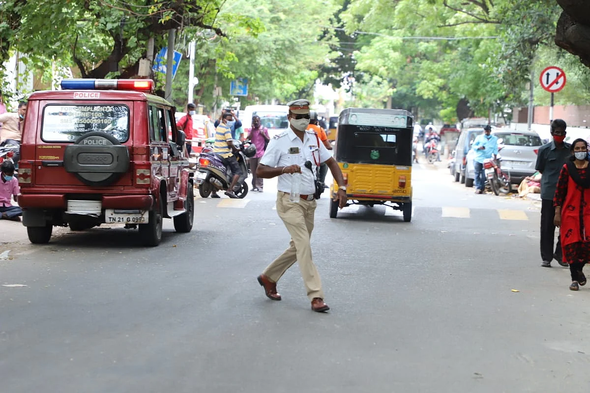 கீழ்பாக்கம் போக்குவரத்து சிறப்பு உதவி ஆய்வாளர் ஜான் பிரிட்டோ