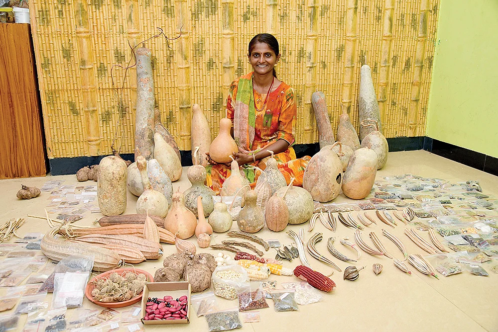 பாரம்பர்ய விதைகளுடன் பிரியா நாராயணன்