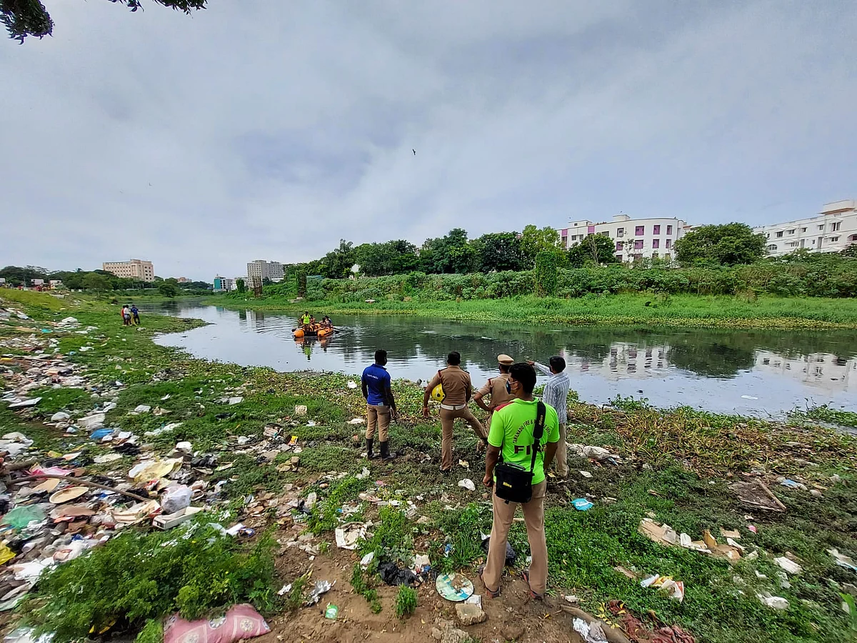 கூவம் ஆற்றில் தேடுதல் பணி