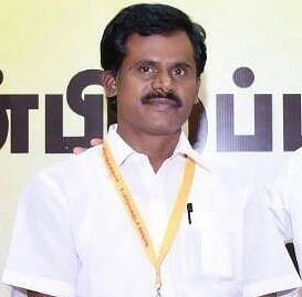 கடையின் உரிமையாளர் ஜேம்ஸ்