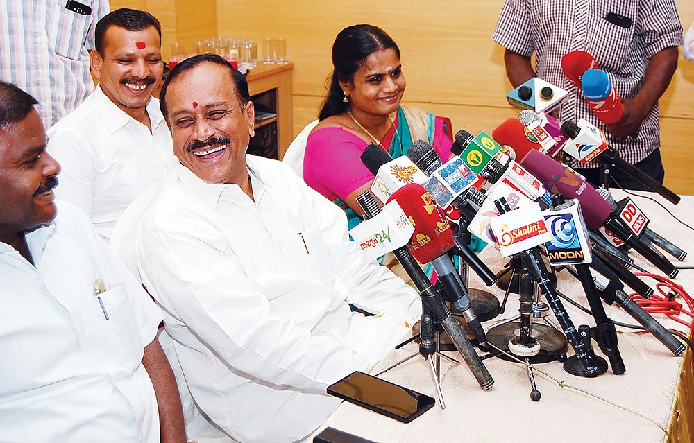போட்டோ தாக்கு