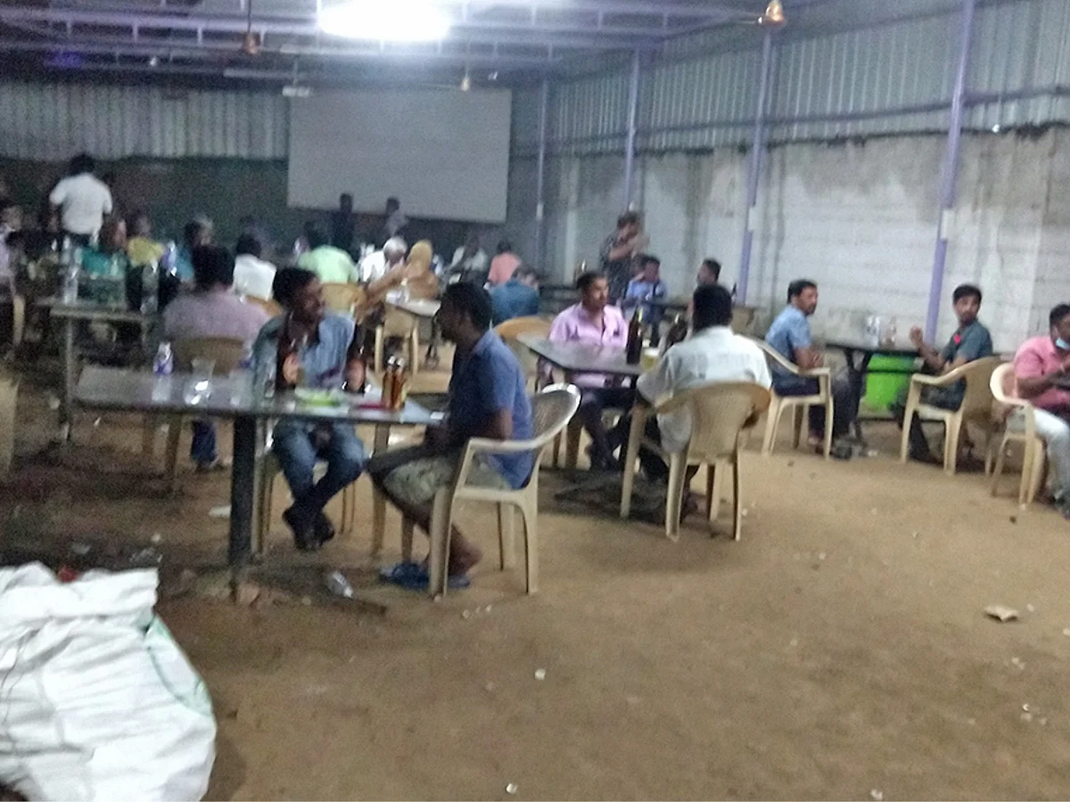 `பாரில் மது குடிக்கணுமா? இரண்டு டோஸ் தடுப்பூசி போட்டுக்கோங்க' கேரளாவில் புதிய அறிவிப்பு!