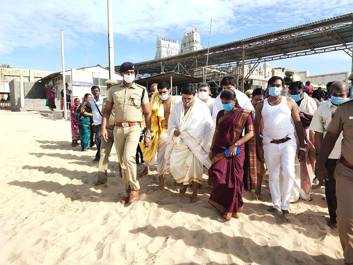 திருச்செந்தூரில் நிதியமைச்சர்