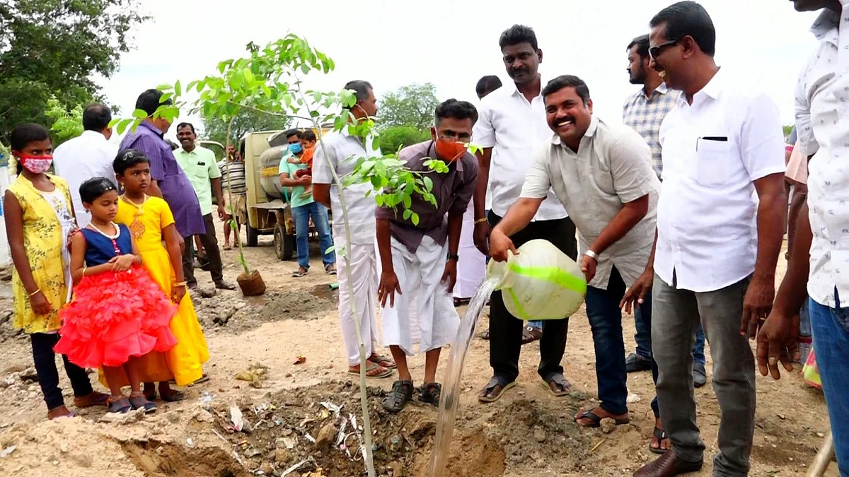 மரக்கன்று நட்ட காளி வெங்கட்