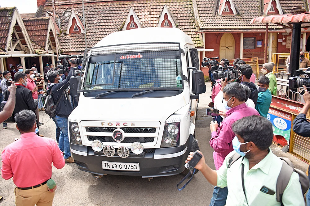 சயானின் ஐபோனில் இருப்பது என்ன? - கொடநாடு விவகாரத்தில் விலகாத மர்மங்கள்...