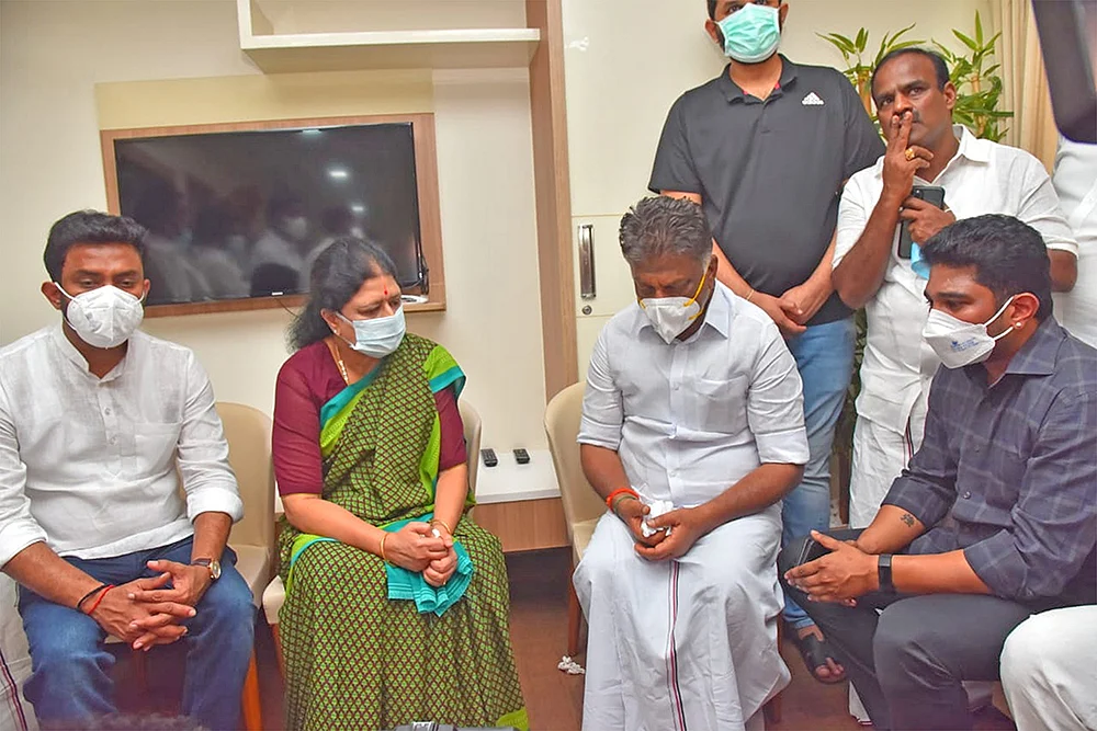 “உண்மையான விசுவாசி!” - பதுங்கிய தலைகள்... பதற்றத்தில் எடப்பாடி