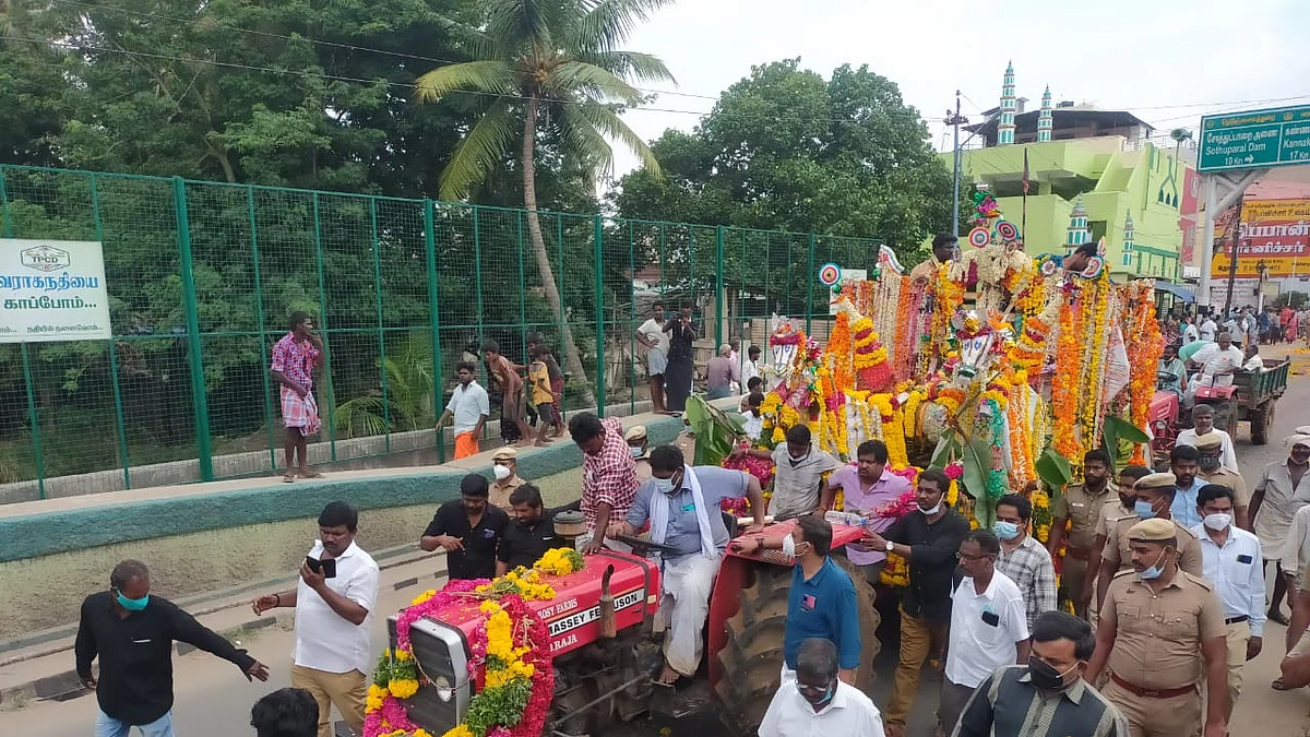 ஓ.பன்னீர்செல்வத்தின் மனைவியின் இறுதிச் சடங்கு