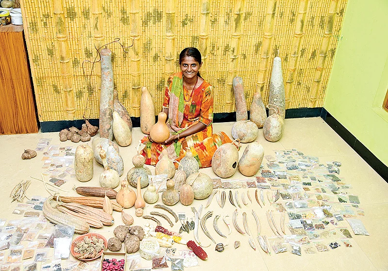 பாரம்பர்ய விதைகளுடன் பிரியா நாராயணன்
