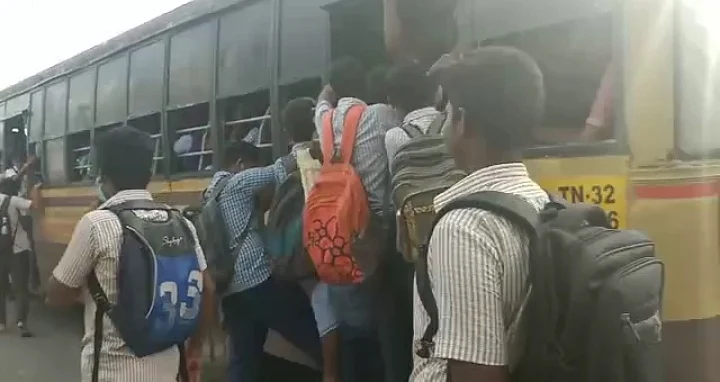 பள்ளி மாணவர்கள்.