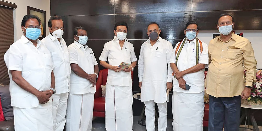 பா.ம.க ‘வாக்அவுட்...’ பா.ஜ.க-வுக்கு ‘ஜாக்பாட்...’ கைகழுவப்பட்ட காங்கிரஸ்!