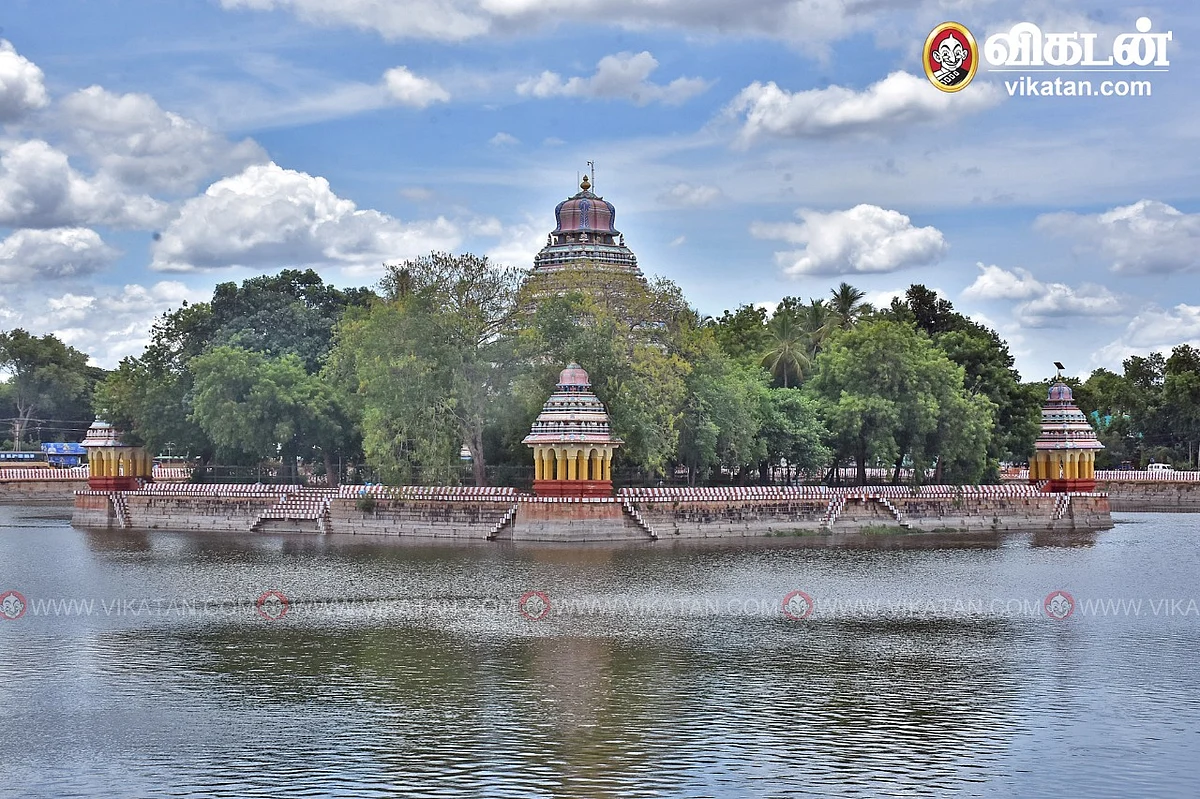 தெப்பக்குளம் நடுவே விநாயகர் கோயில்