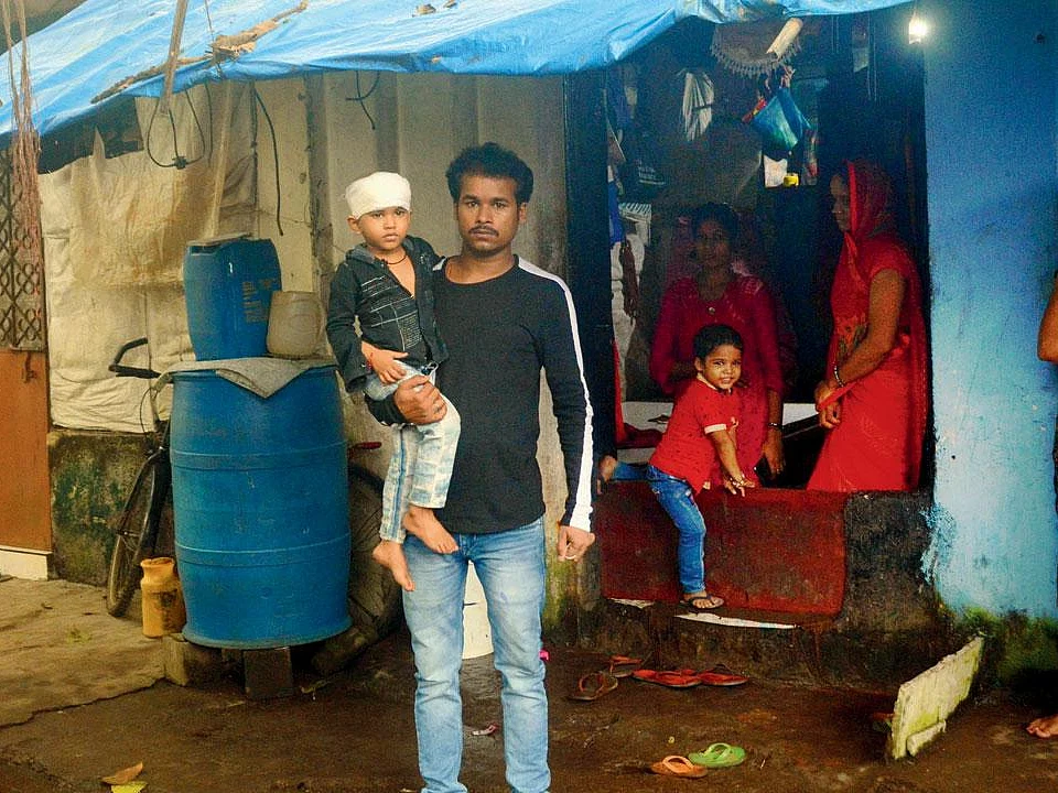 விளையாடிக்கொண்டிருந்த சிறுவனைத் தூக்கிச் சென்ற சிறுத்தை! - துரத்திச் சென்று மீட்ட வாலிபர்