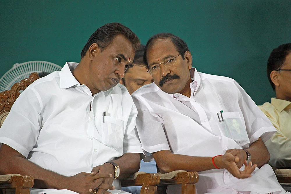 “ஆபரேஷன் அ.தி.மு.க-வுக்கு மட்டுமல்ல... உடன்பிறப்புகளுக்கும்தான்!”