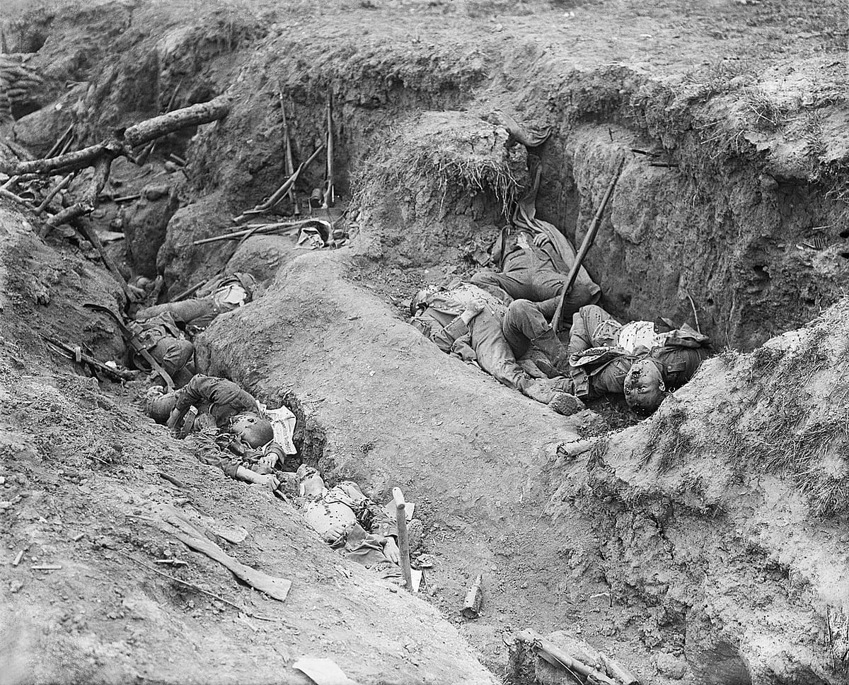 The Battle of the Somme, July-November 1916
Flies and maggots on dead German soldiers in a captured German trench. Near Ginchy. August 1916.