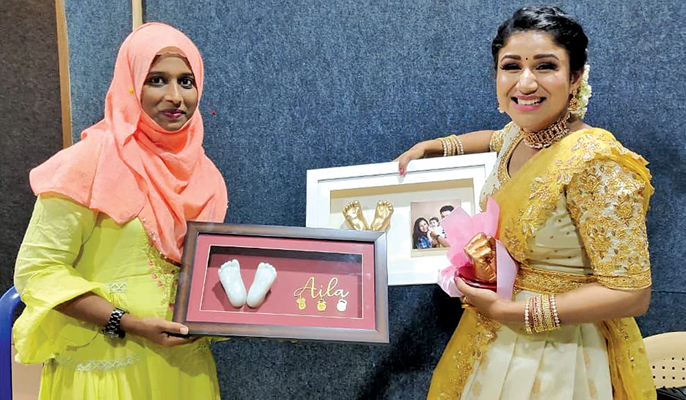 தாய்ப்பாலில் நகைகள்... அசத்தும் தாரிக்கா