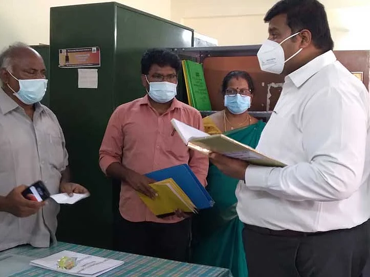 கரூர் அரசுப்பள்ளியைக் கண்டித்த ஆட்சியர்; `கடும் சொற்கள் தவிர்க்கப்படும்’ - விடுமுறை விவகாரப் பின்னணி