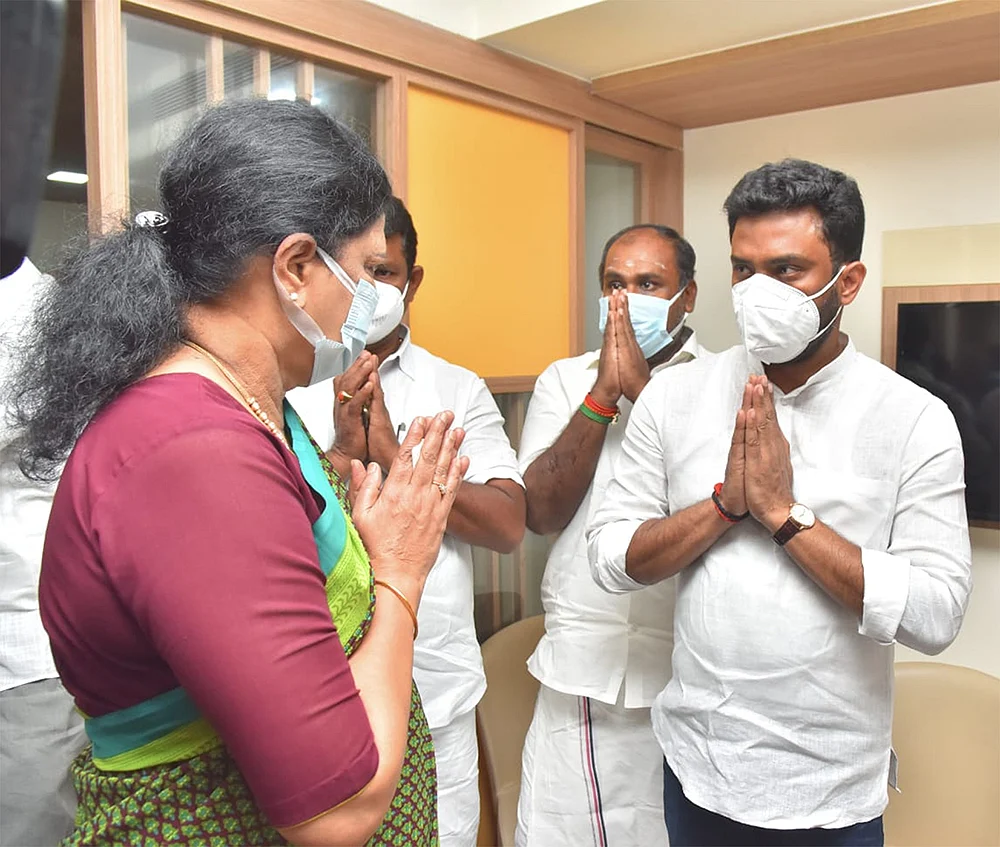 “உண்மையான விசுவாசி!” - பதுங்கிய தலைகள்... பதற்றத்தில் எடப்பாடி