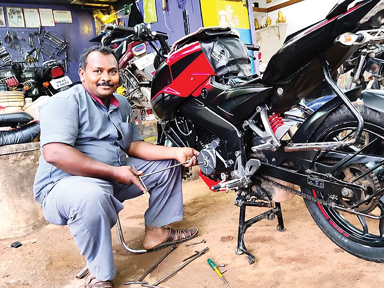 ’’பல்ஸரைப் பிரிச்சு மேய்ஞ்சிடுவேன்!”