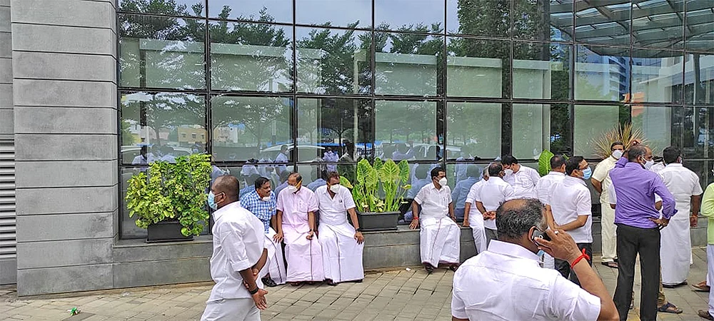 “உண்மையான விசுவாசி!” - பதுங்கிய தலைகள்... பதற்றத்தில் எடப்பாடி