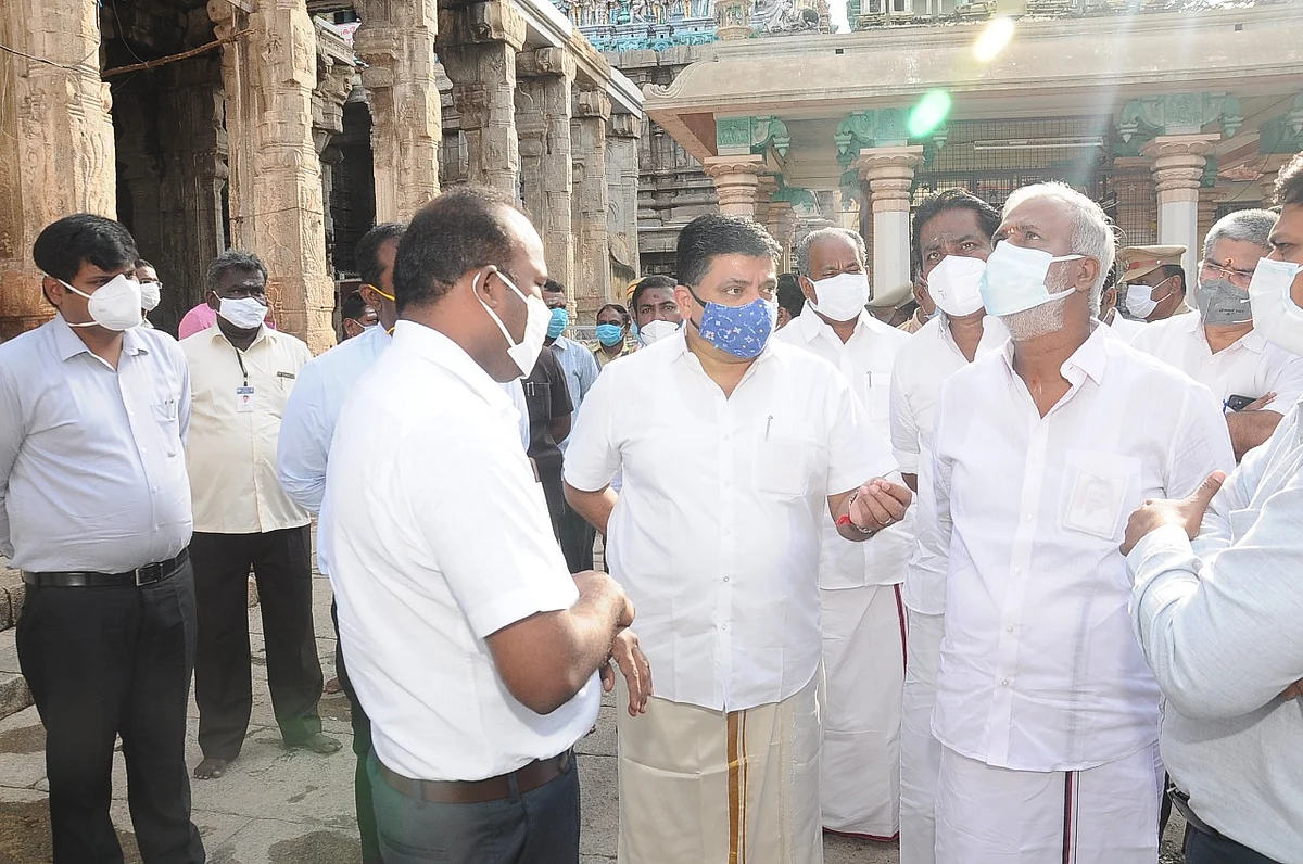 மதுரை மீனாட்சியம்மன் கோயிலில்
