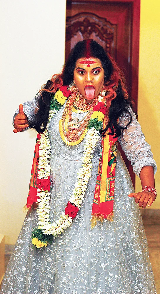 “நான் காளி!” - பவித்ரா பகீர்...