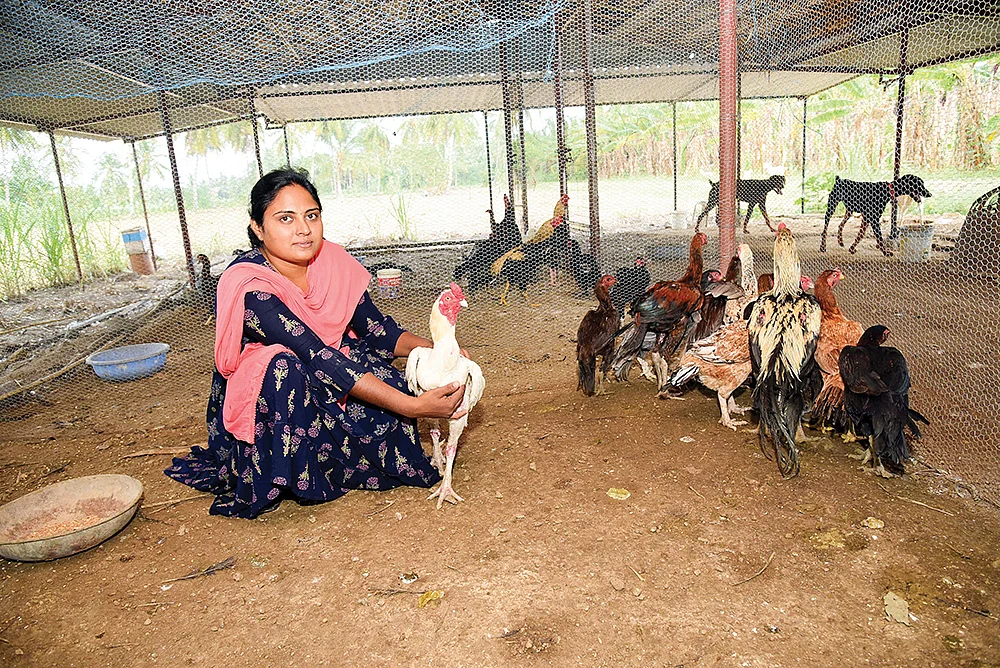 கோழிகளுடன் கவிதா
