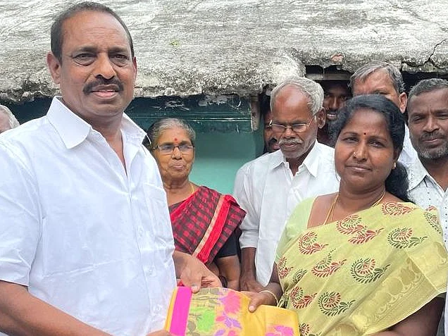புயலைக் கிளப்பிய `மாமா- மாப்ள' உறவு; ஒன்றியக்குழுத் தலைவர் பதவிக்கு மும்முனைப் போட்டி!