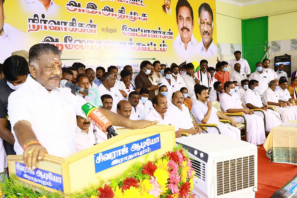 விழுப்புரம் பஞ்சாயத்து... வில்லங்க பன்னீர்... விழிபிதுங்கும் எடப்பாடி!