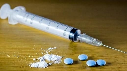 போதையால் தள்ளாடும் தமிழ்நாடு; பாதை மாறும் இளைஞர்கள் - என்ன செய்யப்போகிறது காவல்துறை?!