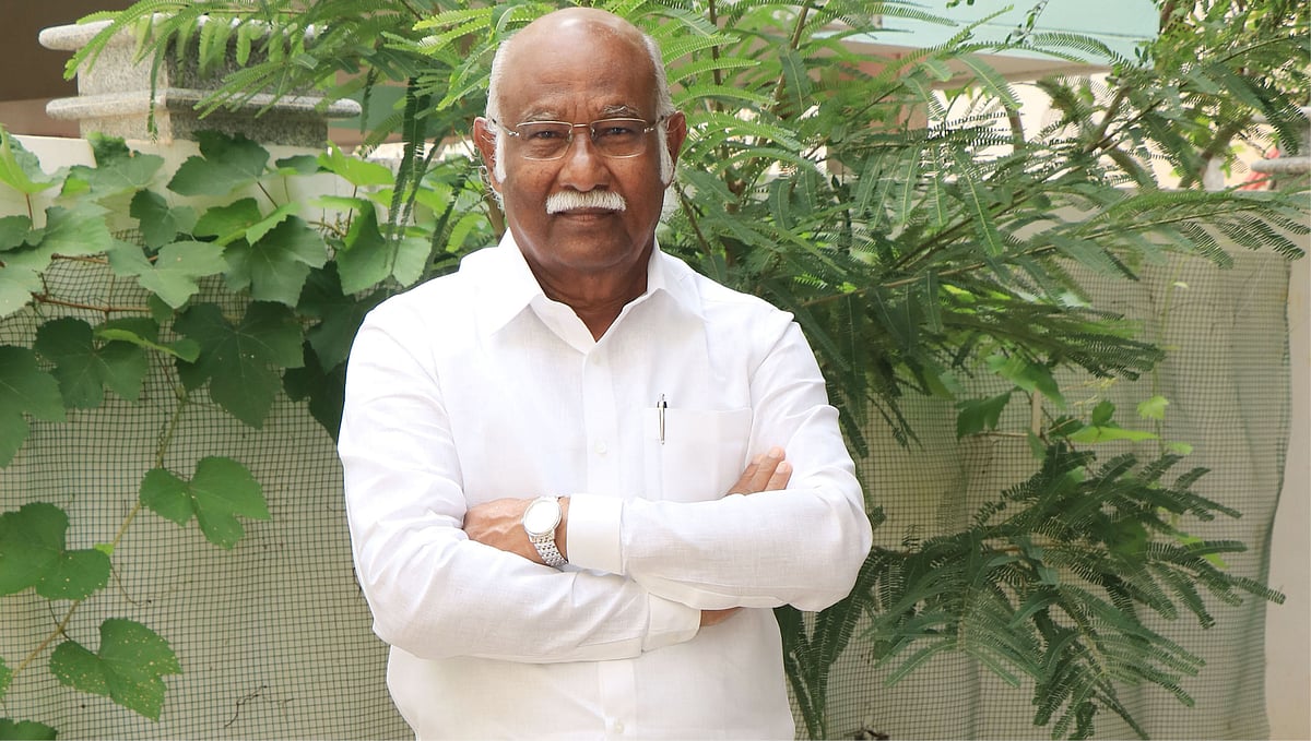 `எம்.ஜி.ஆர் கட்சியை ஆரம்பித்தது முதலே... அமைச்சர், எம்.பி, நீக்கம், இணைப்பு - யார் இந்த அன்வர் ராஜா?