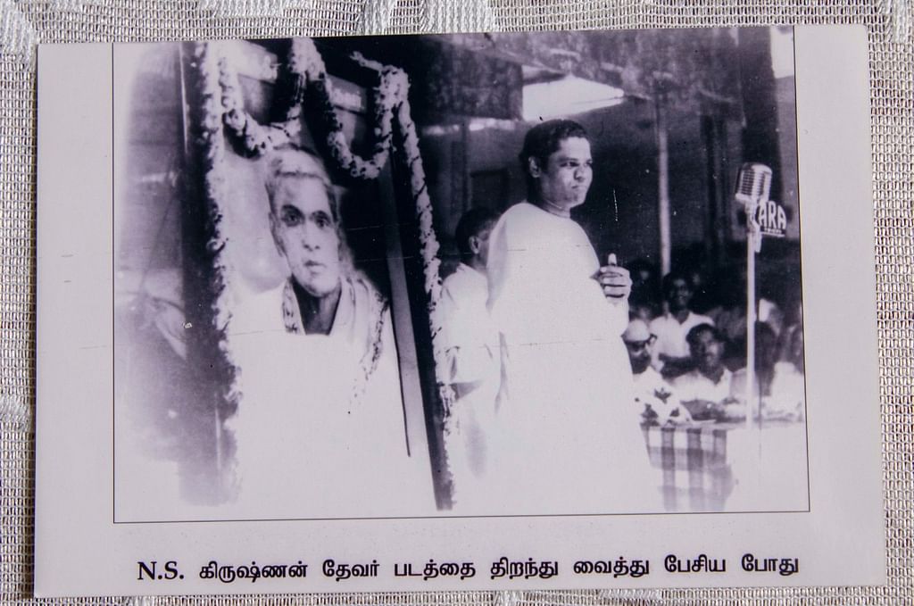 கலைவாணர் என்.எஸ். கிருஷ்ணன் படத்தைத் திறந்து வைத்தபோது...