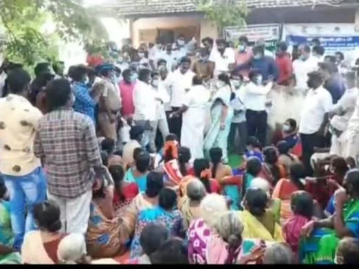 `திமுக - அதிமுகவினர் மோதல்; கைகலப்பில் முடிந்த கிராமசபைக் கூட்டம்!' - நடந்தது என்ன?