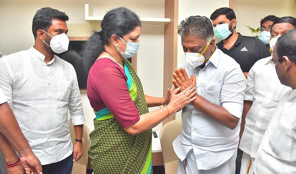 பொன்விழா அ.தி.மு.க... வேகமெடுக்கும் சசிகலா... எடுபடுமா புது அஸ்திரம்?