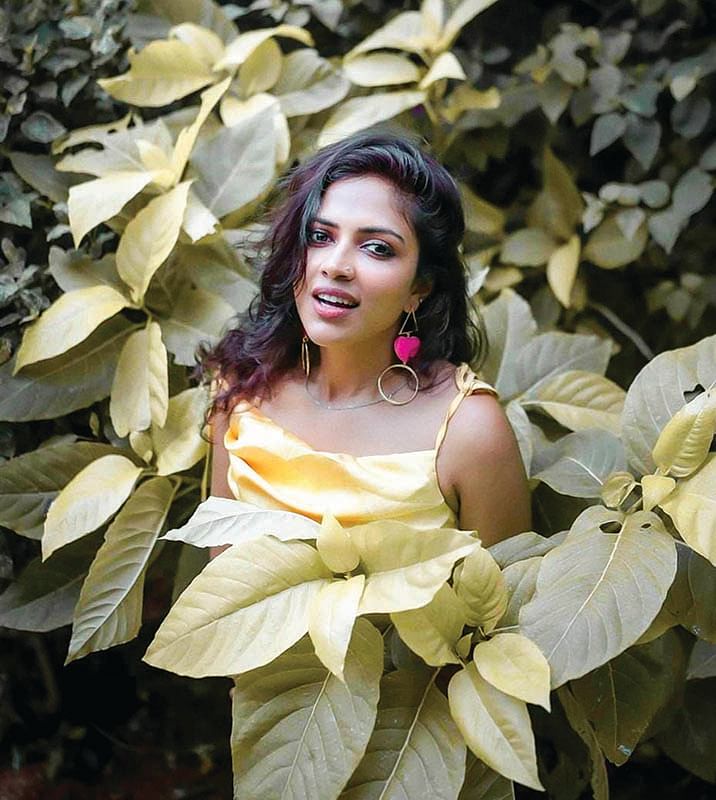 Amala Paul: மாலை நிலவின் மரகத மஞ்சள்!
