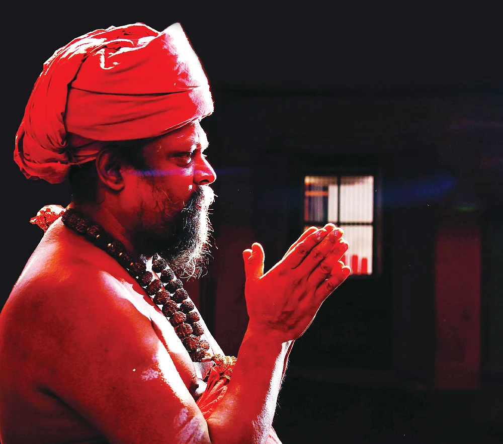 ‘எங்கும் அன்பு ஒளி பரவட்டும்!’